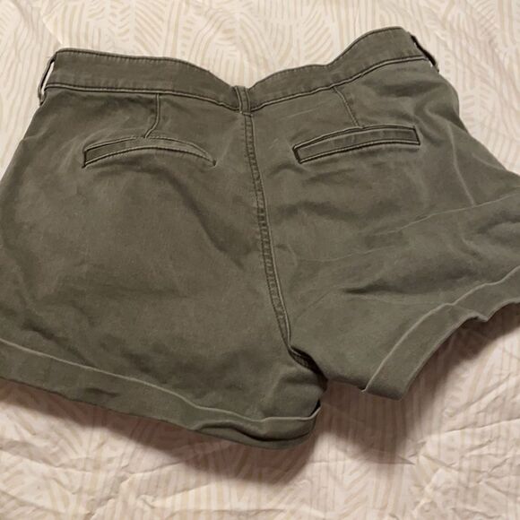 Express Pleated high rise shorts - Picture 4 of 5